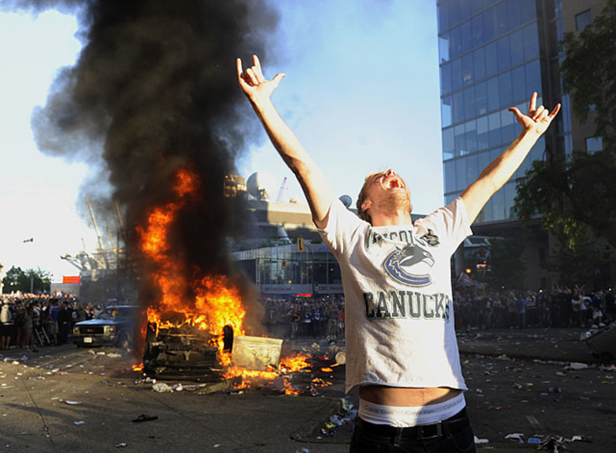 canucks-fans-riot_036.jpg