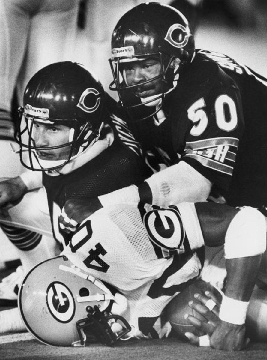 Bears on defense: Refrigerator Perry (72) and Mike Singletary (50).