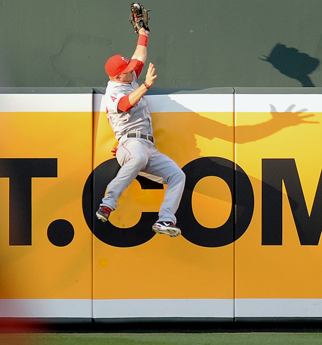 mike-trout-robbing-jj-hardy.jpg