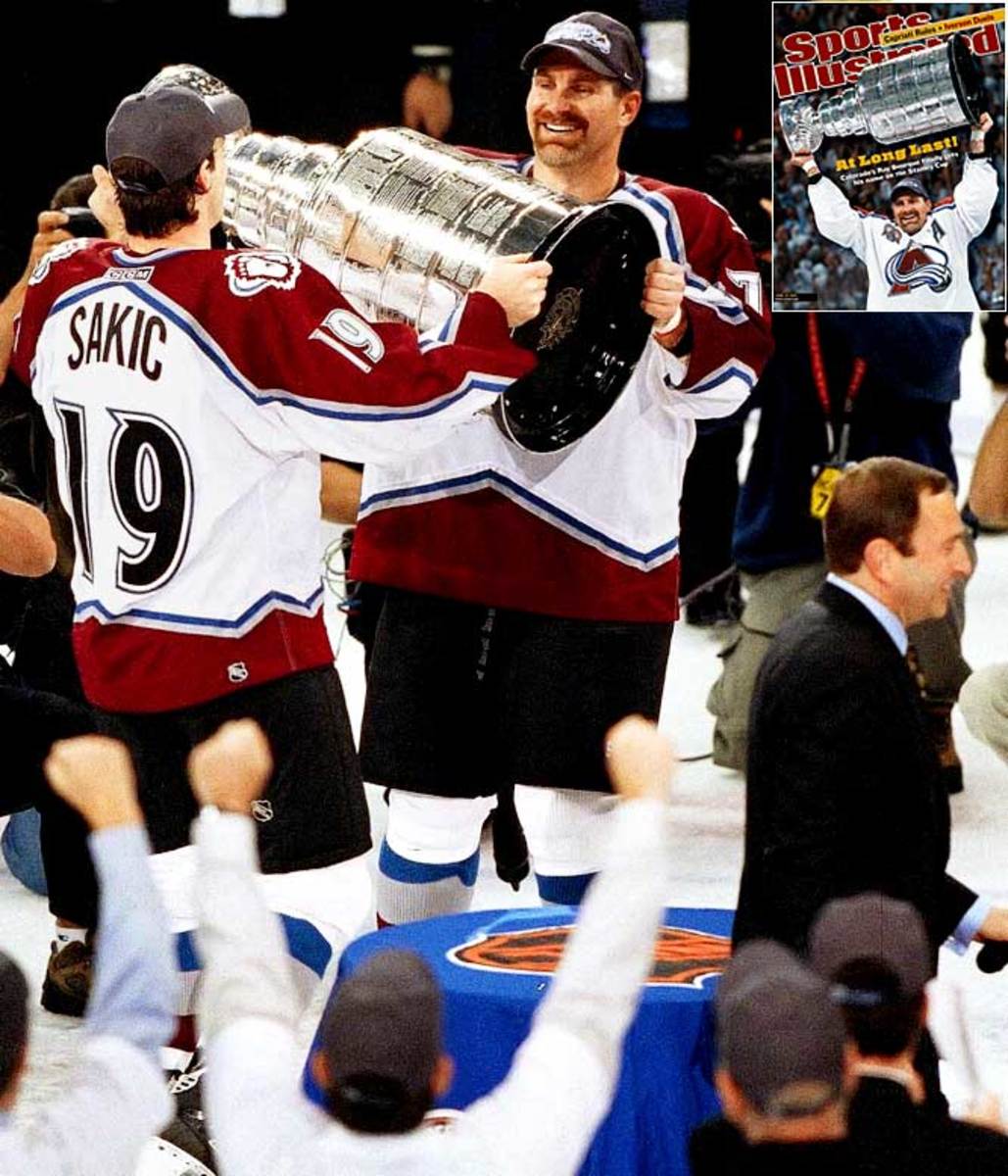 joe-sakic-ray-bourque.jpg