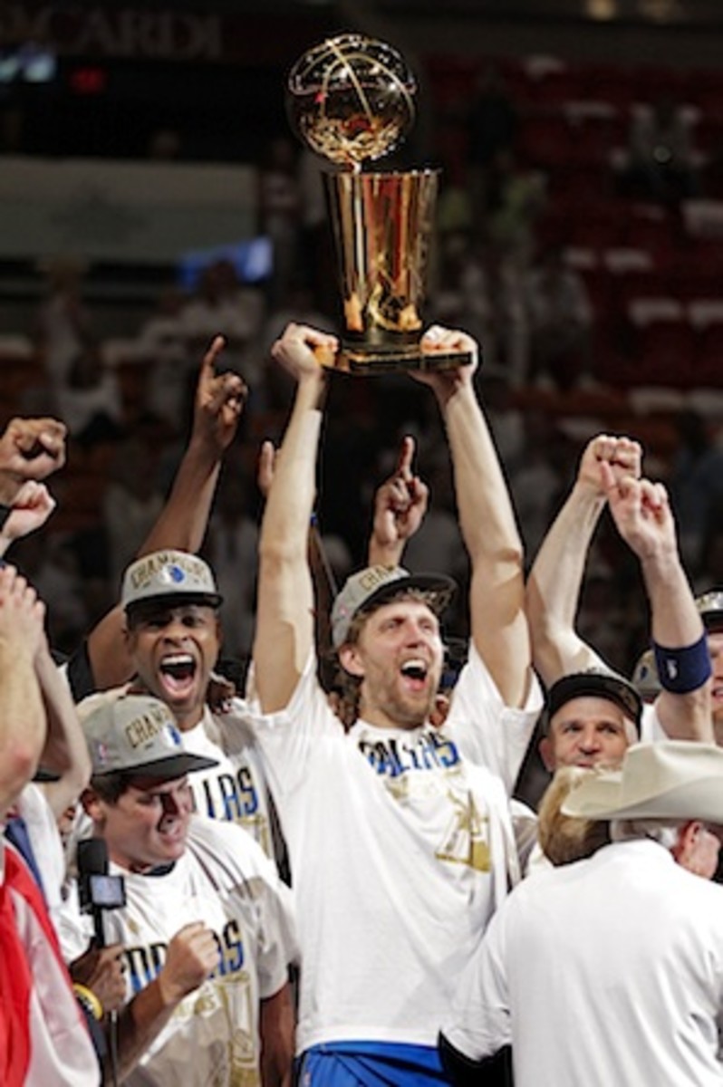 Autographed Dallas Mavericks Dirk Nowitzki Fanatics Authentic 2011 NBA  Finals Champions Replica Larry O'Brien Trophy with Sublimated Plate with 2011  Finals MVP Inscription