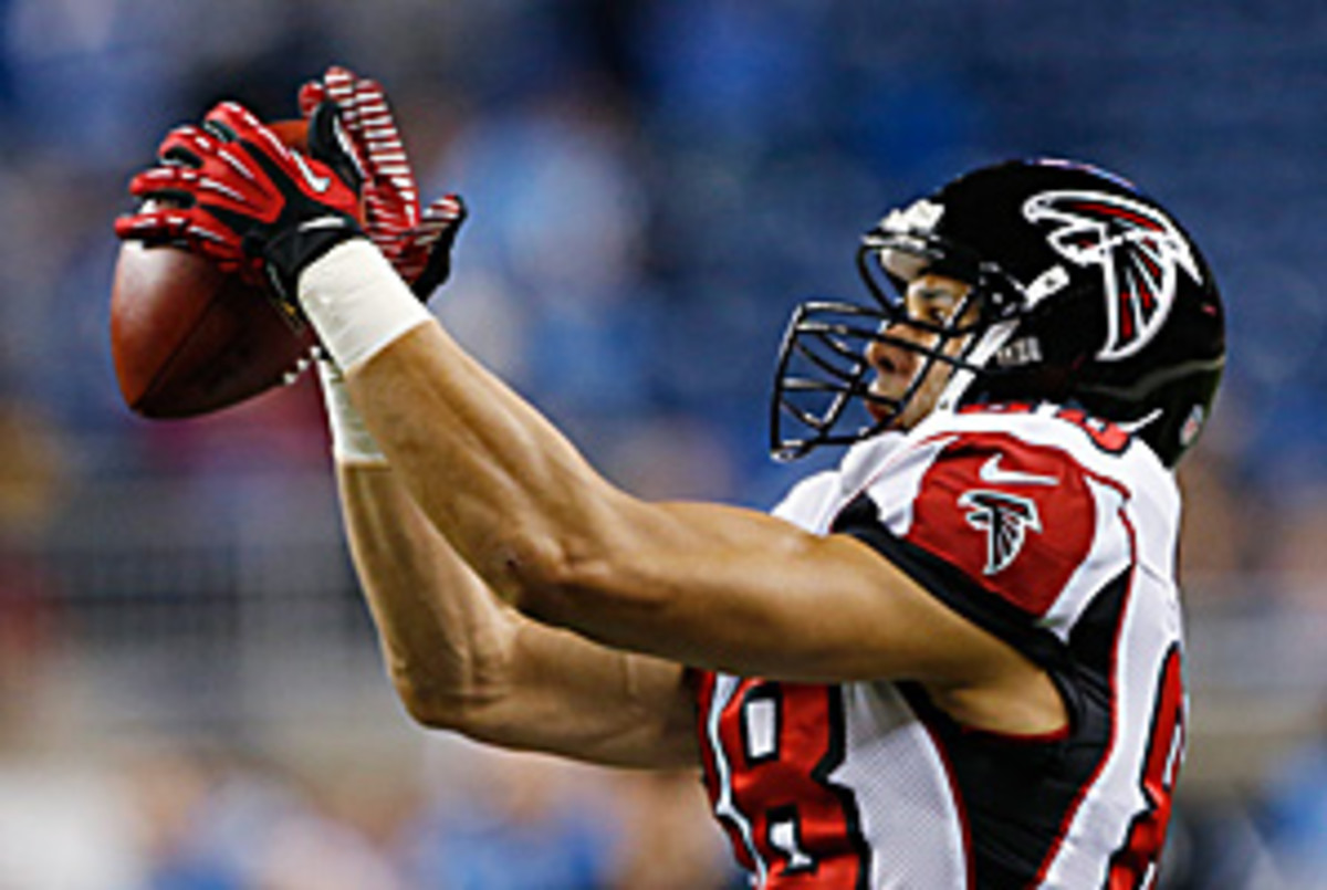 For Falcons' Tony Gonzalez, Catches Keep Coming - The New York Times