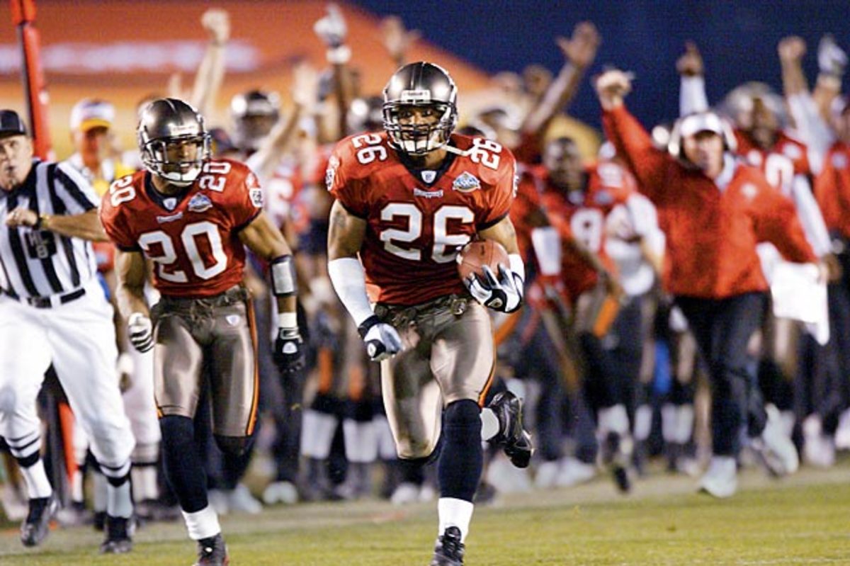 Hugh Green of the Tampa Bay Buccaneers in action against the San News  Photo - Getty Images