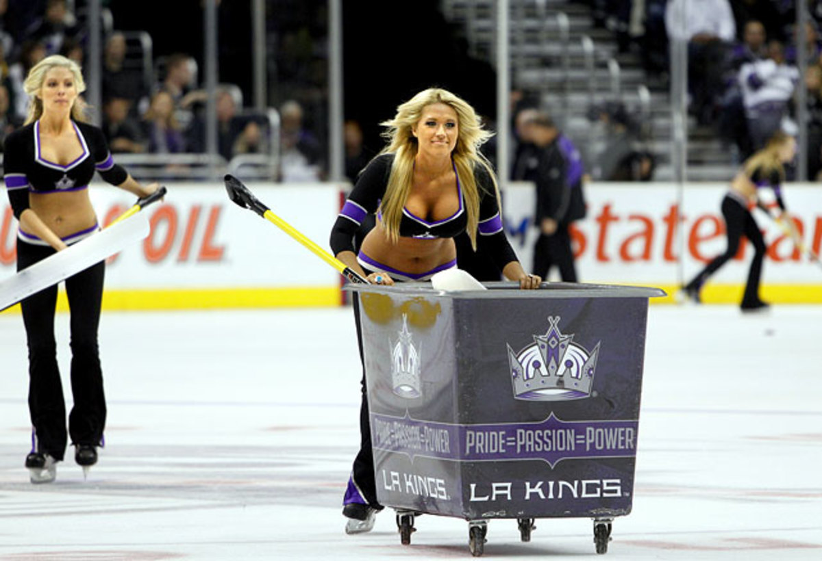 la-kings-ice-girl%2820%29.jpg