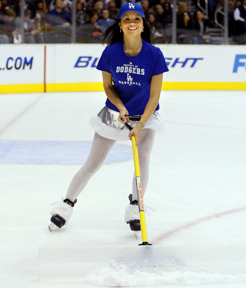 la-kings-ice-girl%2827%29.jpg