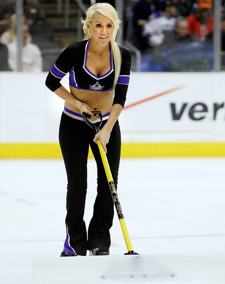 la-kings-ice-girl%2823%29.jpg