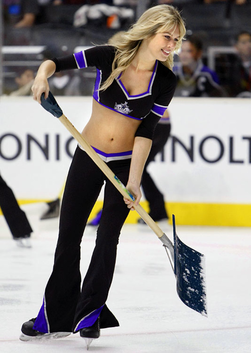 la-kings-ice-girl%2819%29.jpg