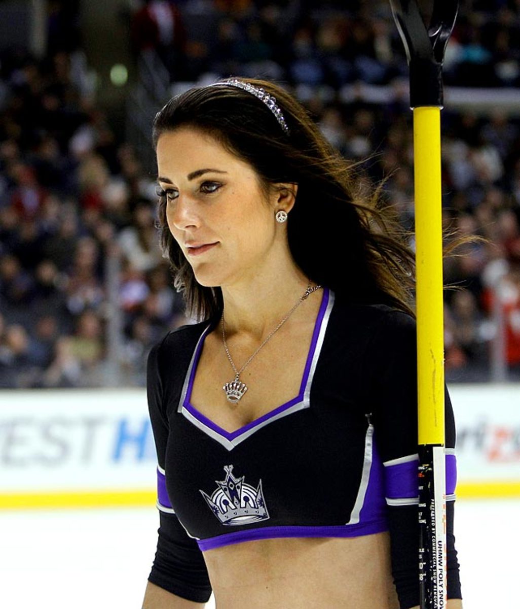 la-kings-ice-girl%2803%29.jpg