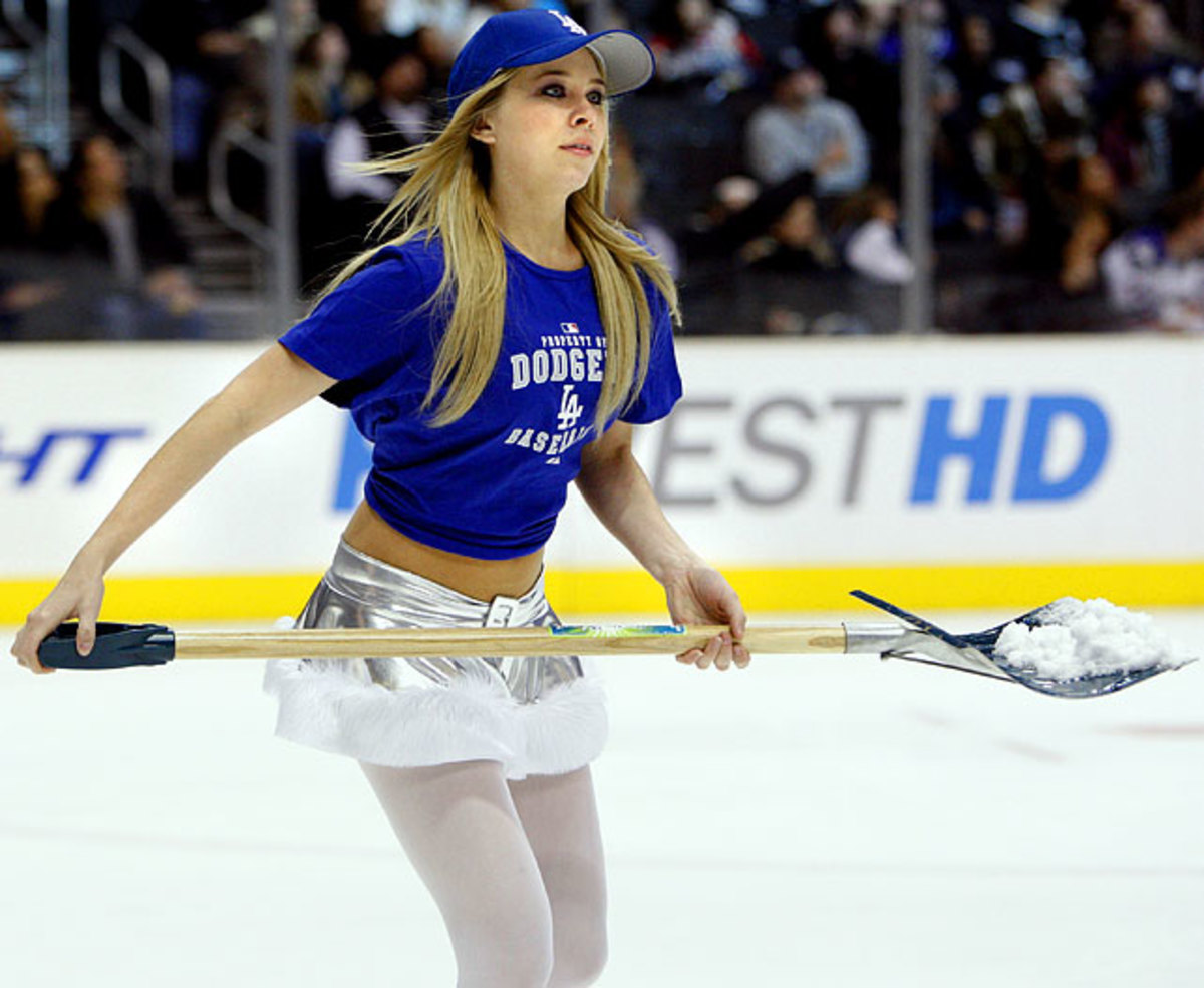 la-kings-ice-girl%2829%29.jpg