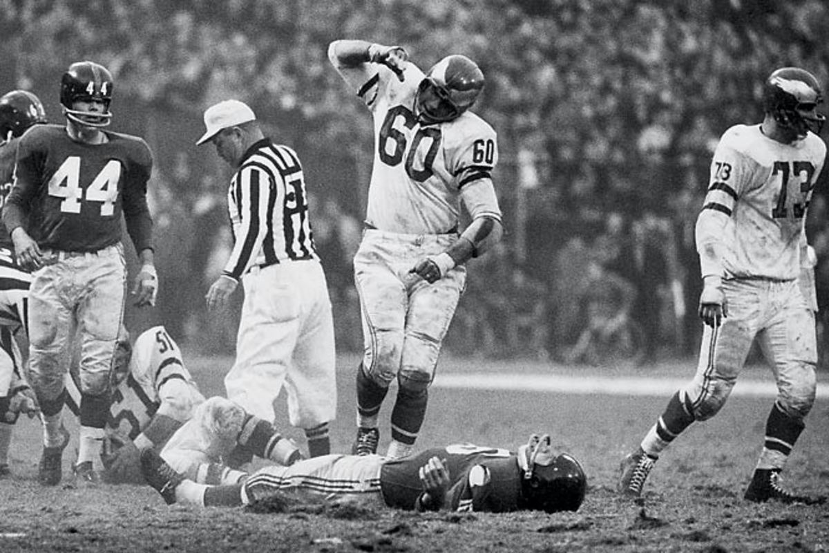 SI Vault: Eagles star Chuck Bednarik was the NFL's last great two-way  player - Sports Illustrated