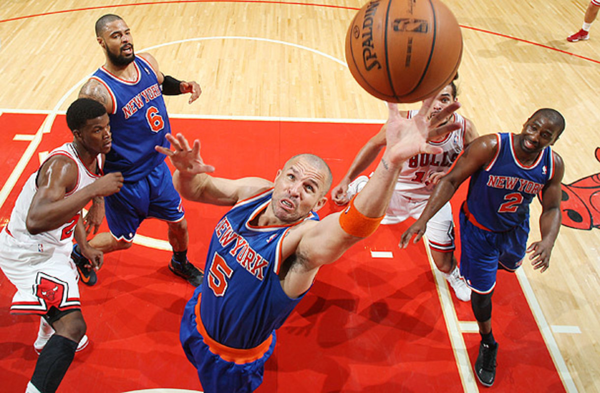 Jason Kidd of the New Jersey Nets dribbling the ball down the court News  Photo - Getty Images