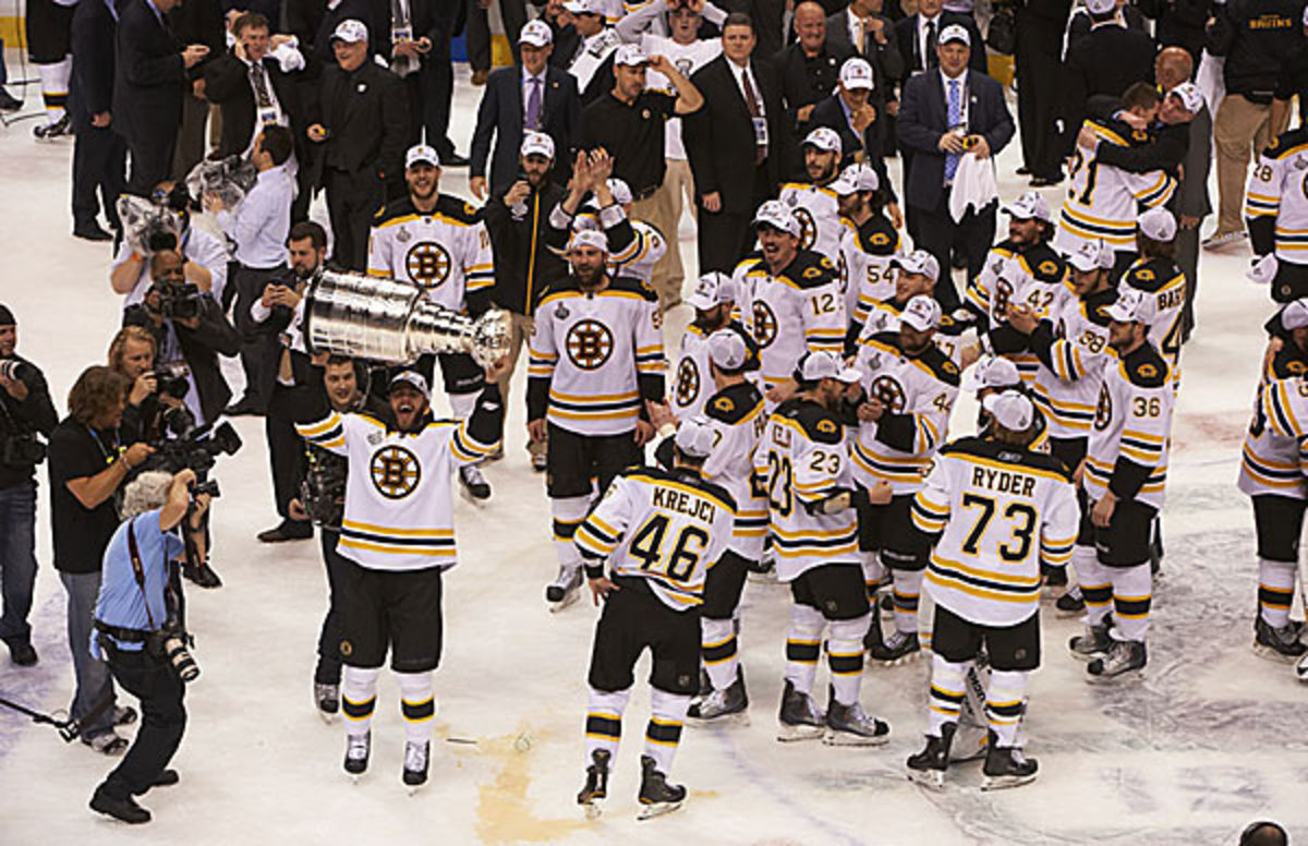 Bobby Orr is Boston Bruins banner captain for Game 2 vs. Carolina Hurricanes  (video) 