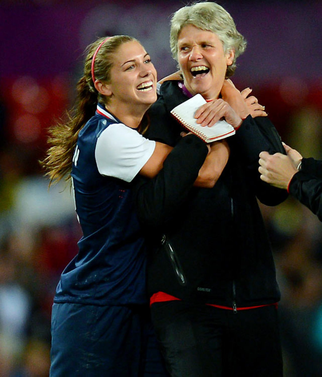 alex-morgan-pia-sundhage.jpg