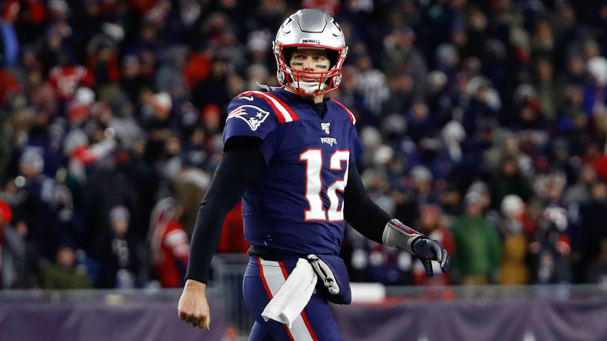 Tom Brady and His Kids at Opening Patriots Game