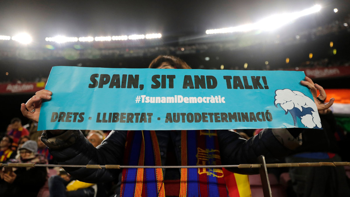 Catalan separatists protests colored this edition of El Clasico