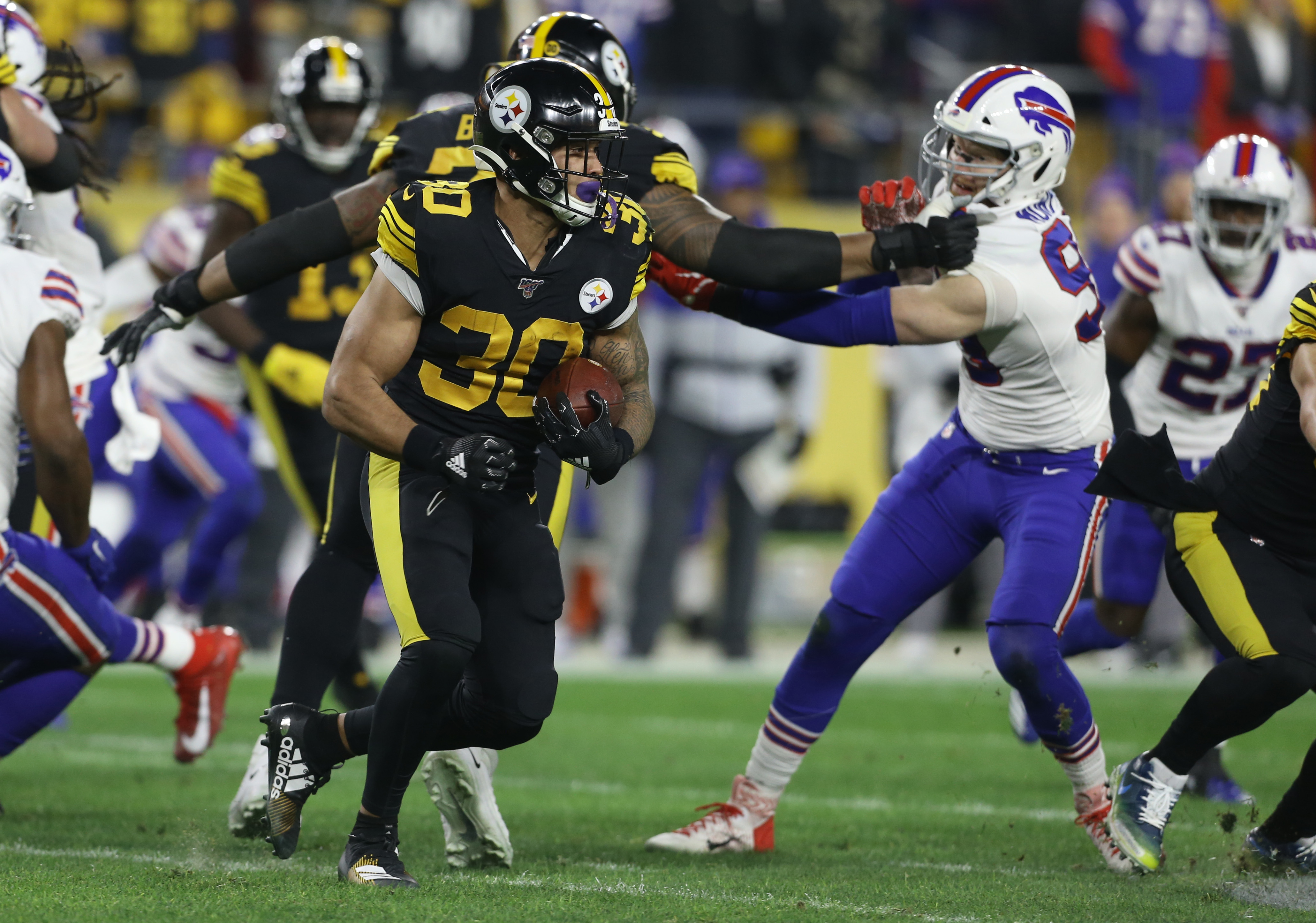 James Conner Is Focused on Helping the Steelers, Not His Rep Count ...