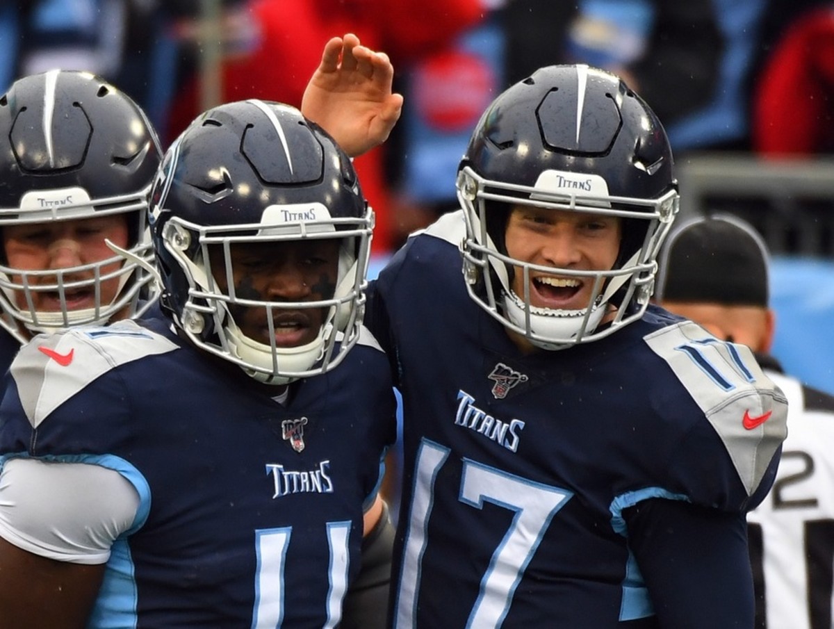 Tennessee Titans quarterback Ryan Tannehill (17) and wide receiver