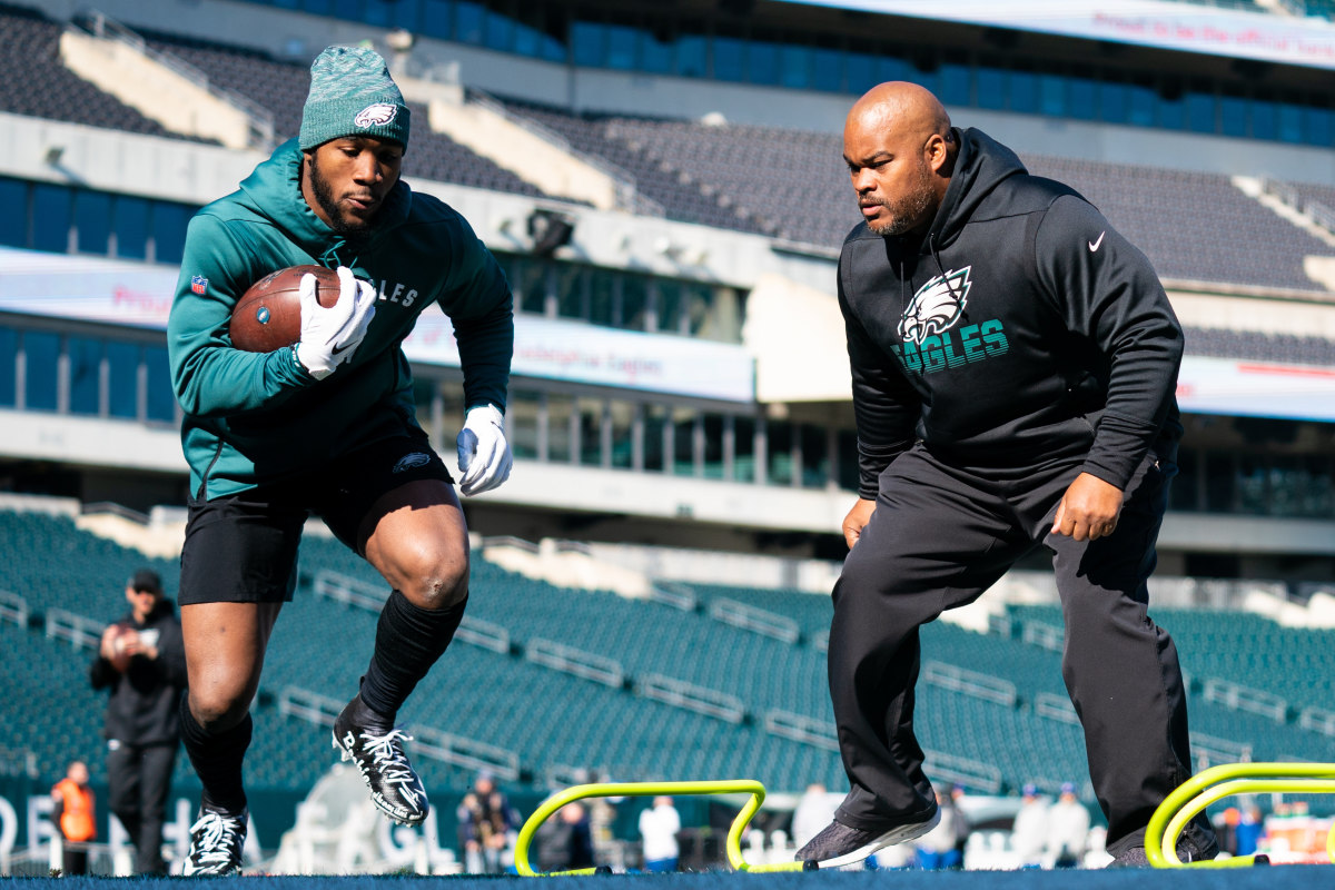 Could popular assistant coach Duce Staley be next in line for Eagles offensive coordinator job?