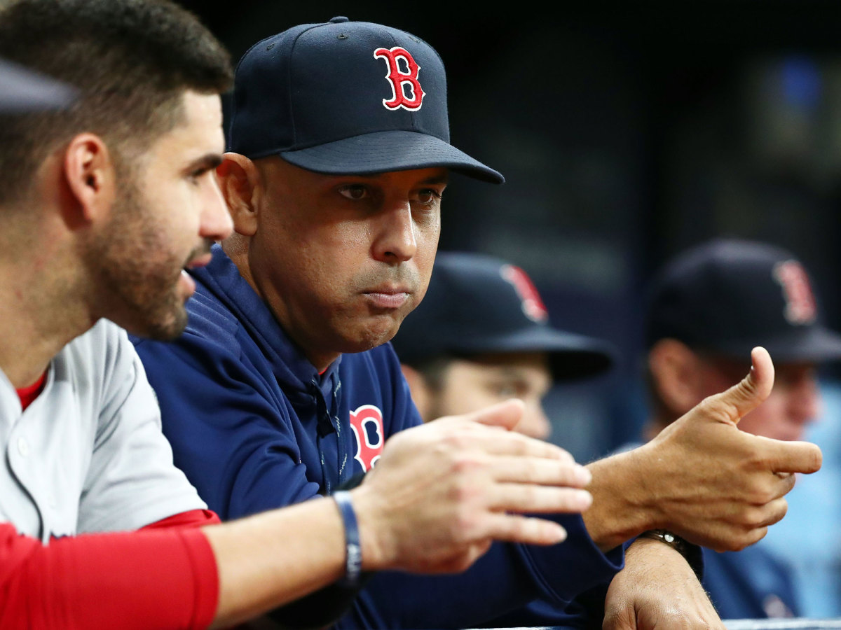 Yankees' Carlos Mendoza competing with Alex Cora for Red Sox manager