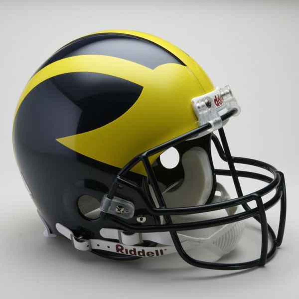 Michigan_helmet