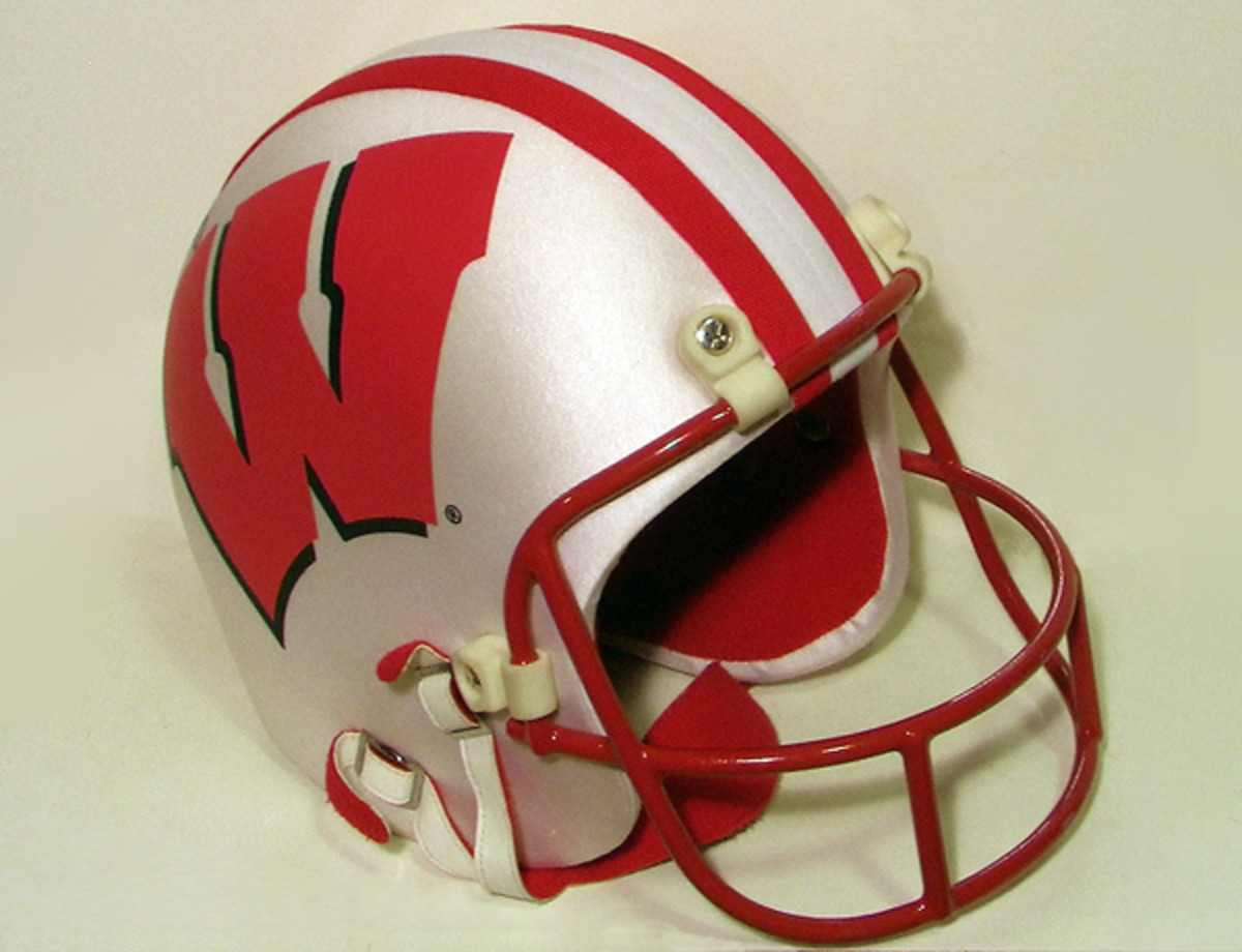 UW HELMET