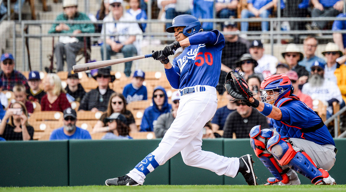 Mookie Betts makes Dodgers debut in Spring Training