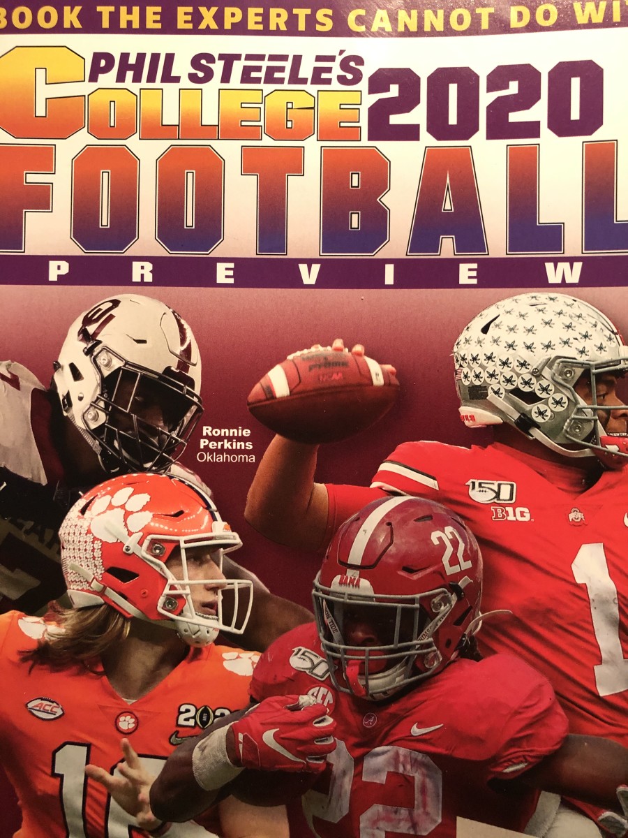 Lindy's Sports Magazine PRO Football 2022 Preview (Covers Vary)