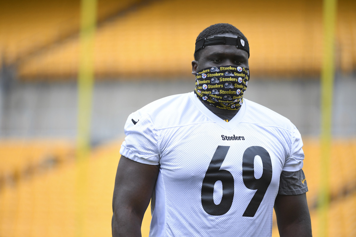 Pittsburgh Steelers guard Kevin Dotson (69) reacts after a holding