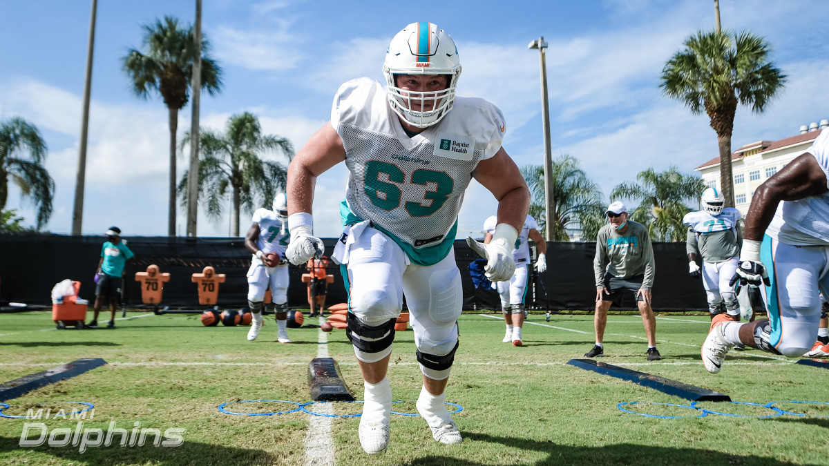 Dolphins C Michael Deiter keeps pushing after winning starting job