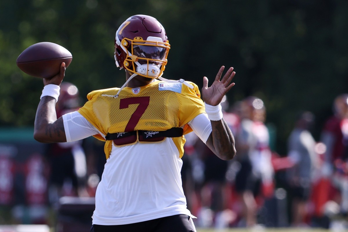 Landover, United States. 27th Dec, 2020. Washington Football Team  quarterback Dwayne Haskins (7) passes against the Carolina Panthers in the  second quarter at FedEx Field in Landover, Maryland on Sunday, December 27