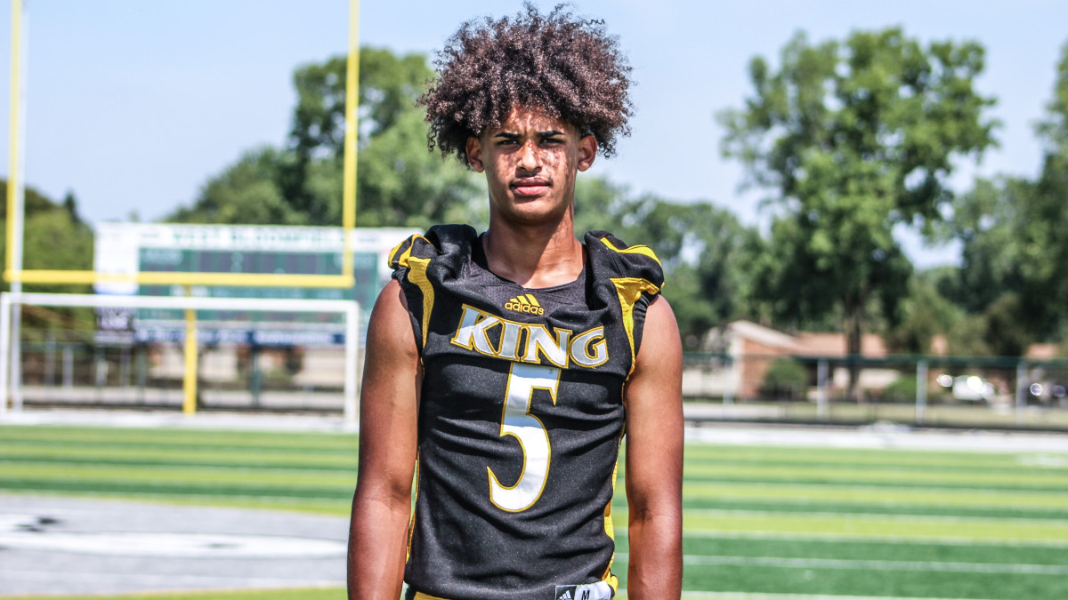 Michigan Football: Dante Moore is the key to U-M's 2023 recruiting class