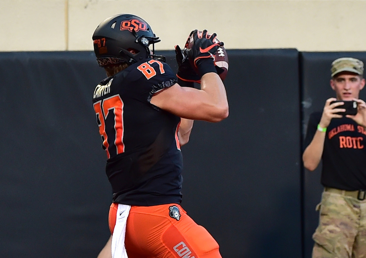 Logan Carter makes a touchdown grab in the back corner of the end zone against 24th-ranked Kansas State.