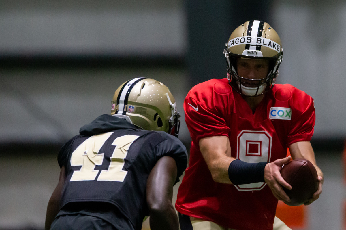 Photos: Saints practice in London, debut black helmets