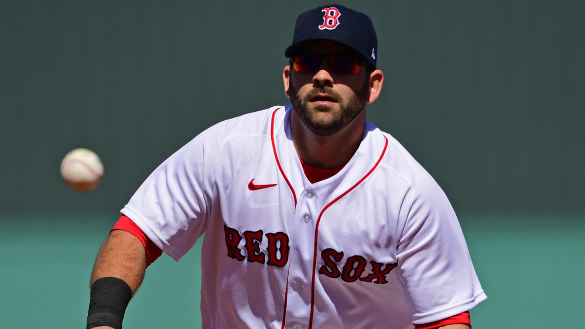 Red Sox trade 1B Mitch Moreland to Padres