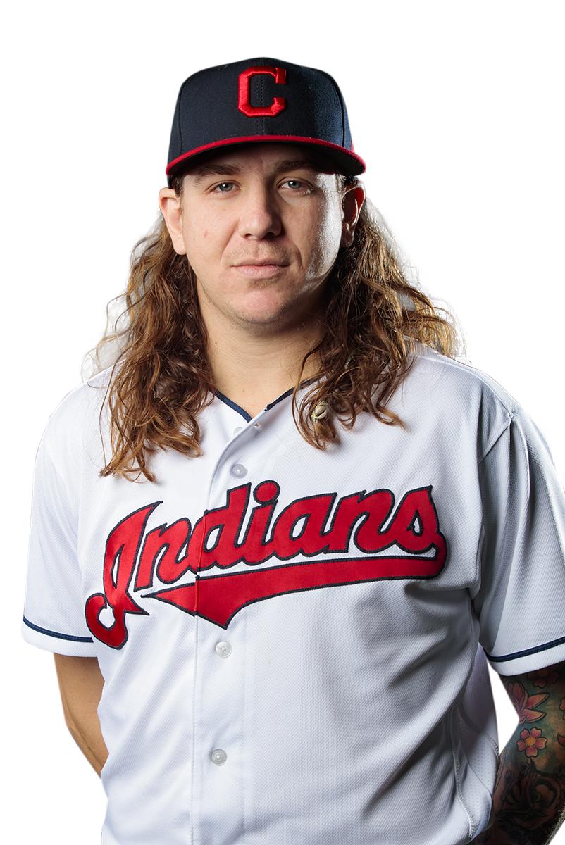 Braves making aggressive push for Mike Clevinger, per report