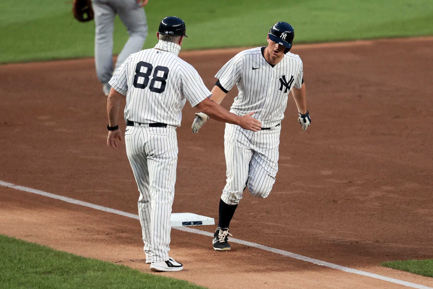 Red Sox fan sneaks into Fenway Park during Yankees game in worrisome scene