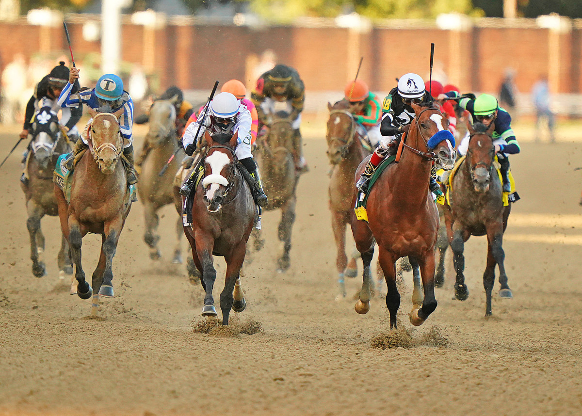 Authentic pulls ahead of Tiz The Law at the 2020 Kentucky Derby