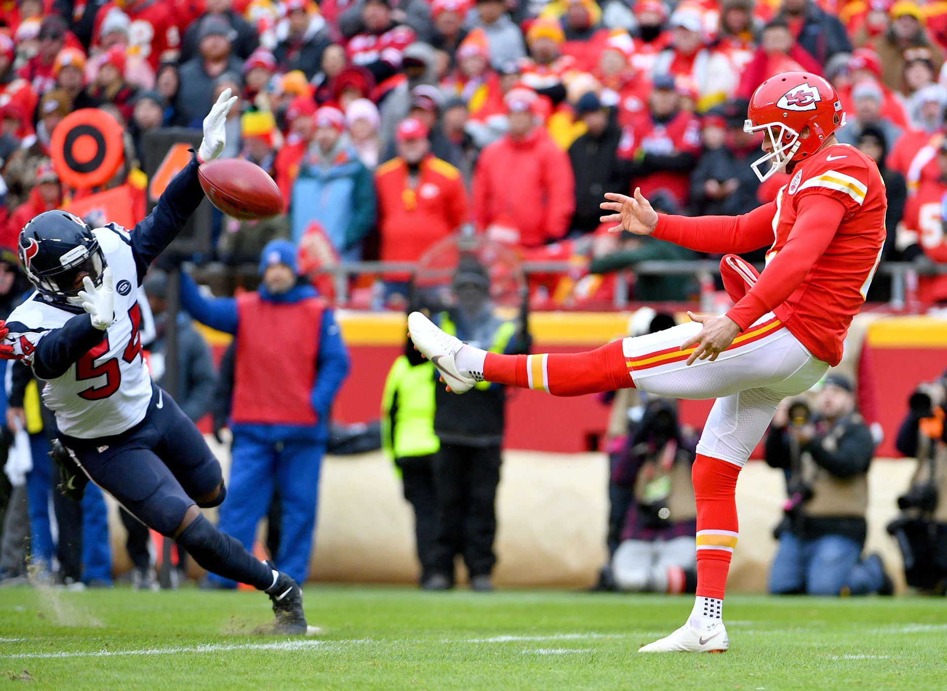 Report: Chiefs signing punter Dustin Colquitt to practice squad