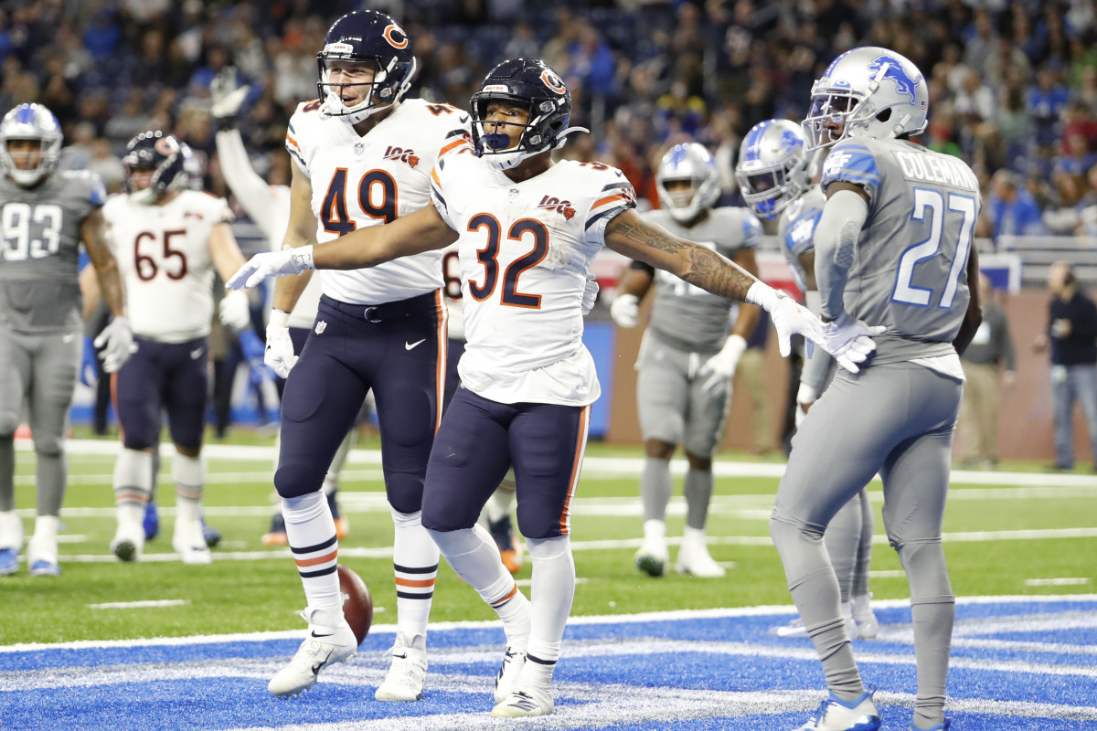 Tarik Cohen of the Chicago Bears breaks a 44 yard punt return against