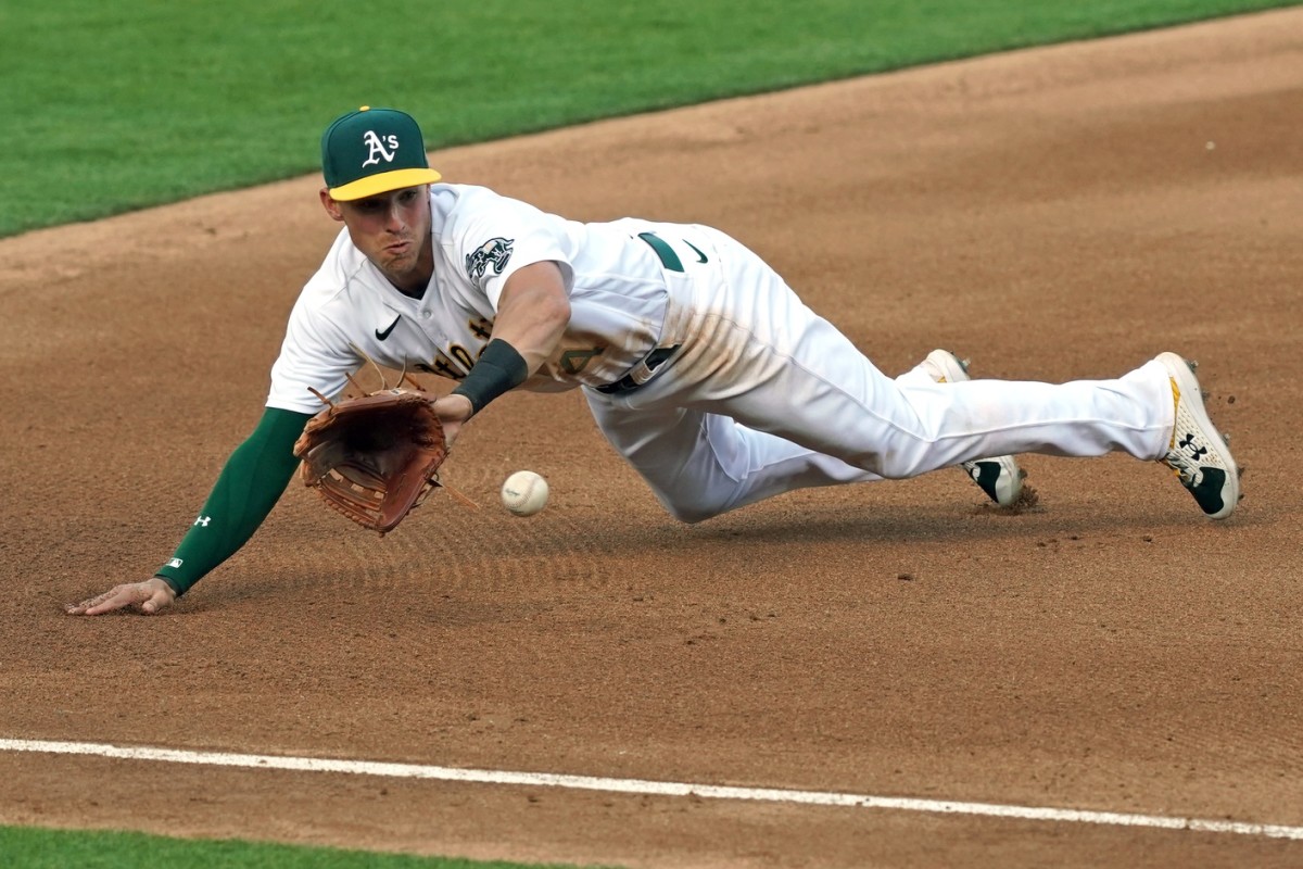 Jake Lamb signs with A's, homers in first game