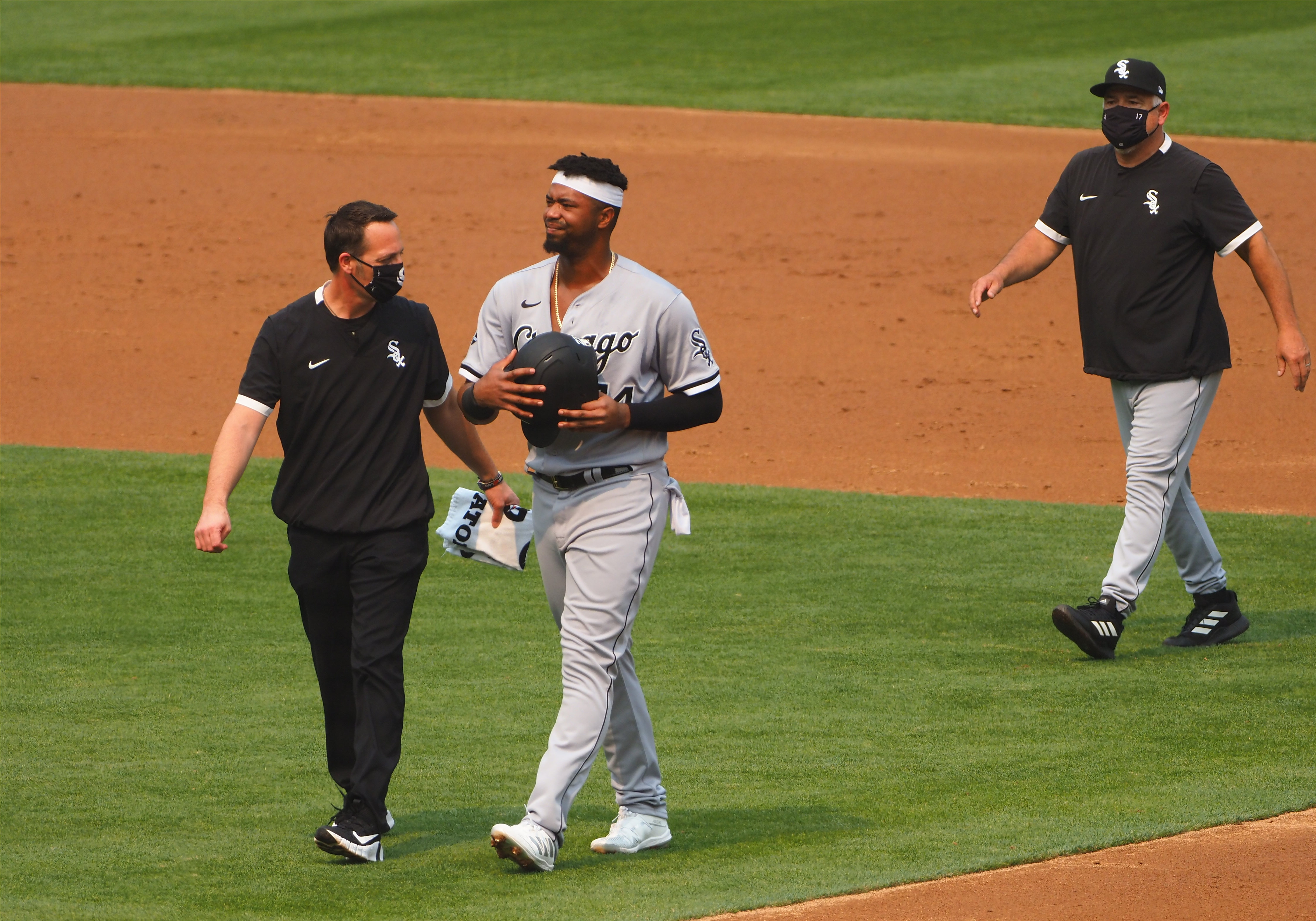 White Sox lose Jiménez, Crochet to injury in Game 3 vs A's