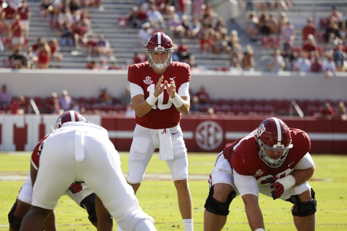 Mac Jones is 'really leading this team,' per Alabama WR Jaylen Waddle