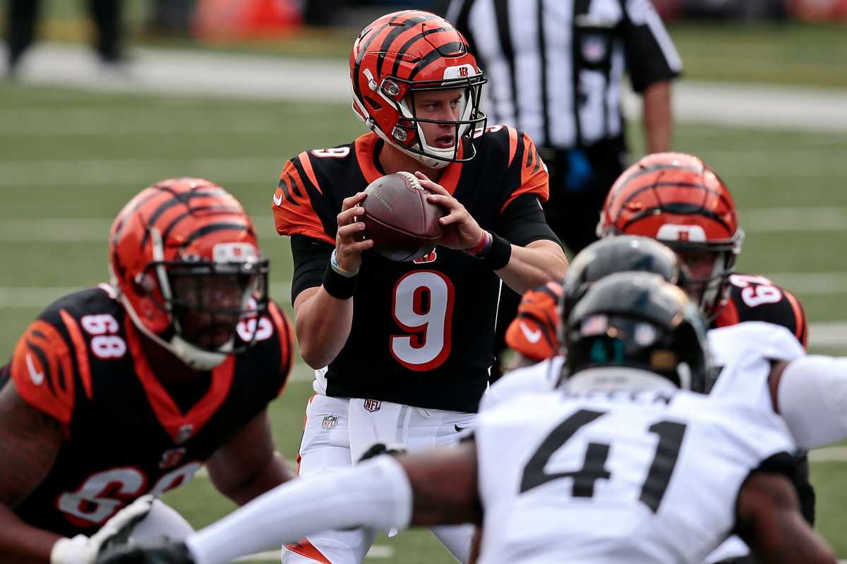 Joe Burrow Cincinnati Bengals game model jersey signed with proof