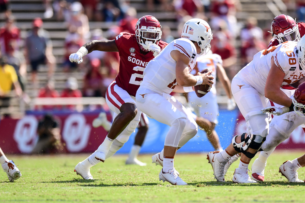 David Ugwoegbu pressures Sam Ehlinger