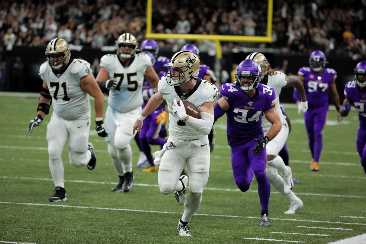 New Orleans Saints quarterback Taysom Hill warms up before an NFL football  game against the New York Giants in New Orleans, Sunday, Oct. 3, 2021. (AP  Photo/Derick Hingle Stock Photo - Alamy