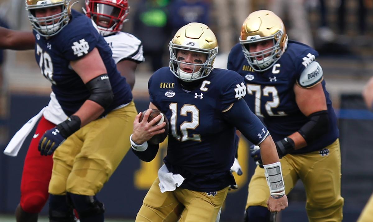 Ian Book loses in NFL debut, continuing dubious streak for former Notre  Dame QBs - Sports Illustrated