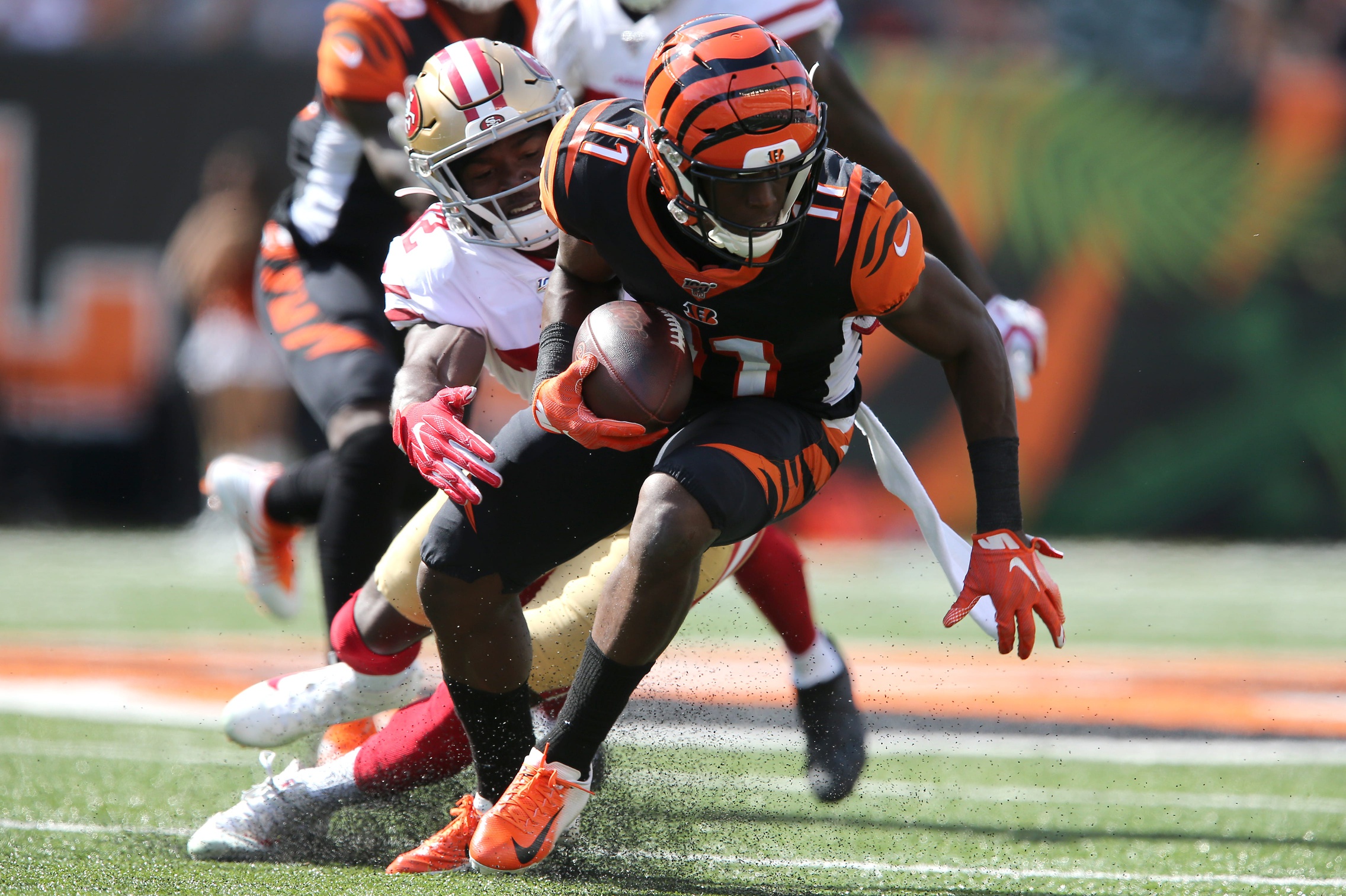 Former Cincinnati Bengals First Round Pick John Ross Signs Futures Deal