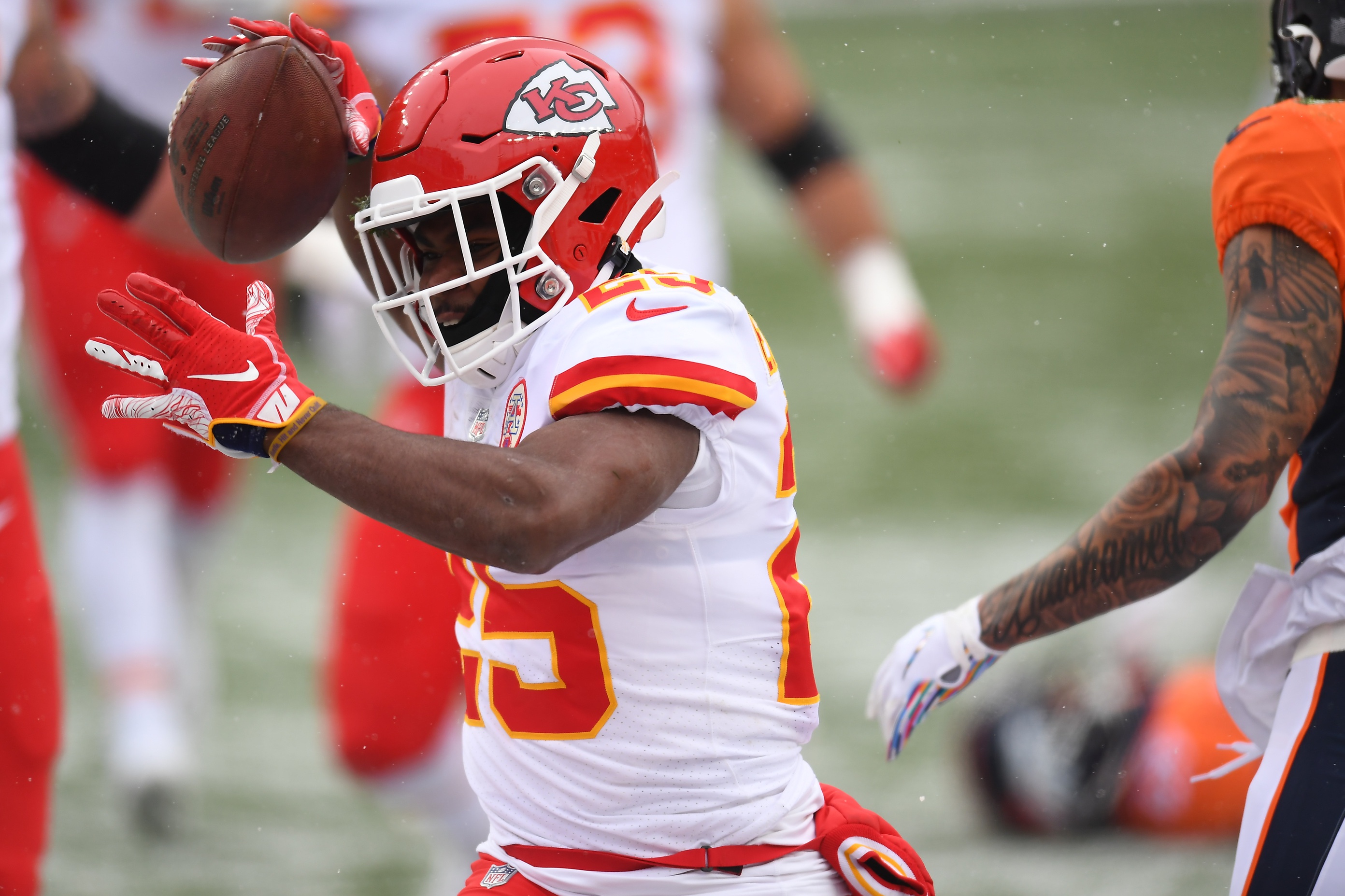 Report: Chiefs RB Edwards-Helaire placed on IR, will miss at least four  weeks