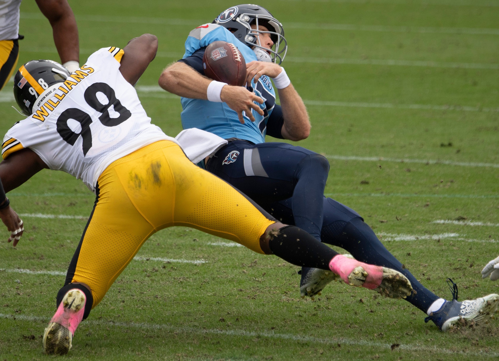 Tennessee Titans Kicker Stephen Gostkowski Takes Off Sock, Saves Game