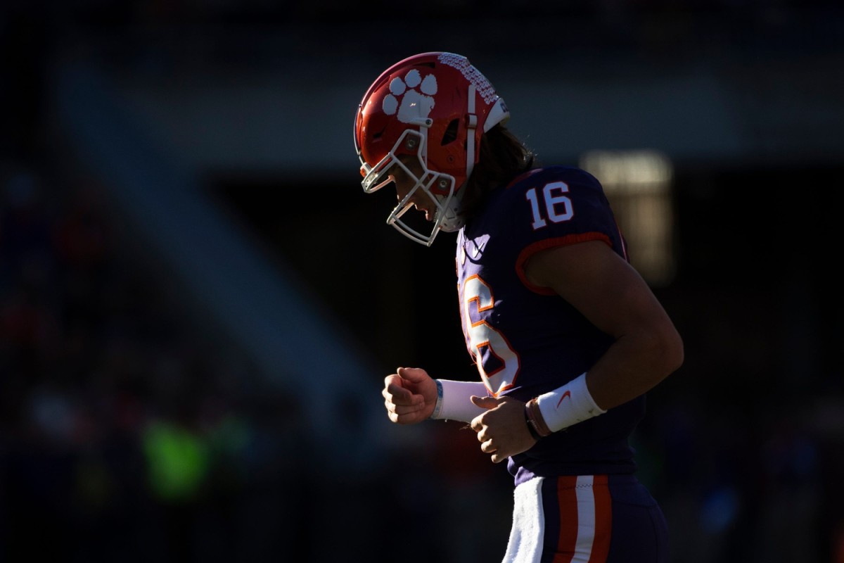 Will Clemson's Lawrence 'Brothers' be Reunited in The Big Apple? - Sports  Illustrated Clemson Tigers News, Analysis and More